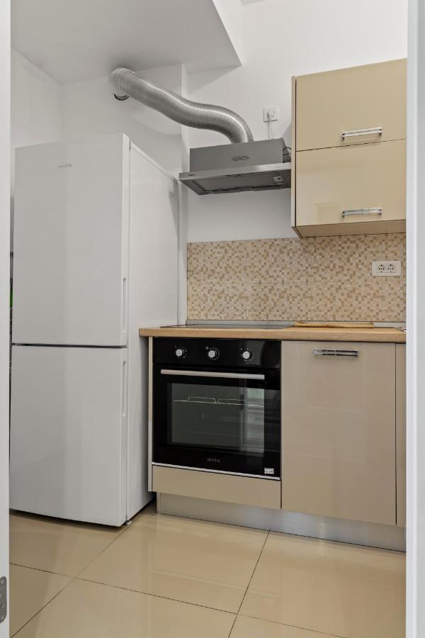 Aquarius: Upscale Flat In The Heart Of Bucharest! Appartamento